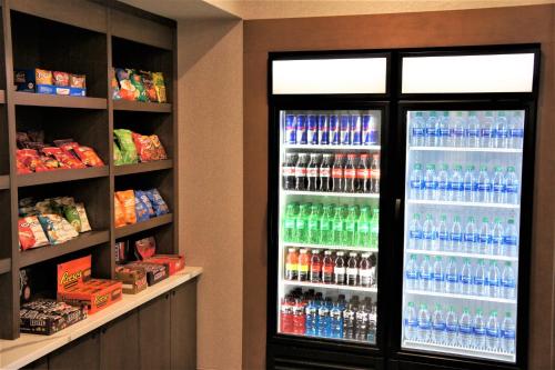 La Quinta Inn & Suites by Wyndham Marysville - image 6