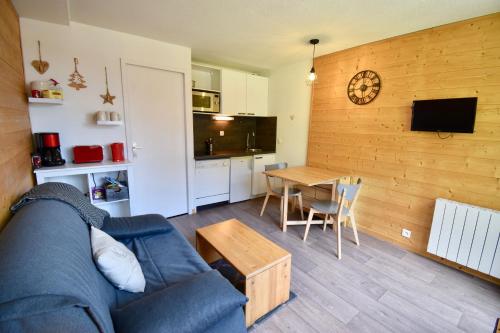 STUDIO CABINE COSY TRES CALME RESIDENCE ALPAGES 2 AU PIED DES PISTES near Le 155 Steakhouse
