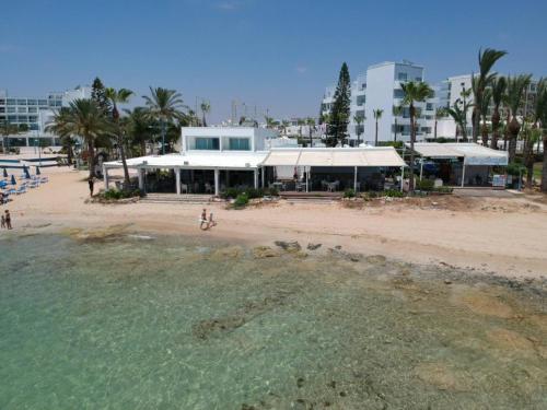 Karousos Beach Rooms 5