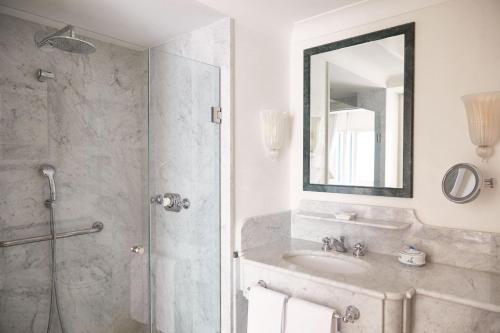 Superior Double or Twin Room image 4