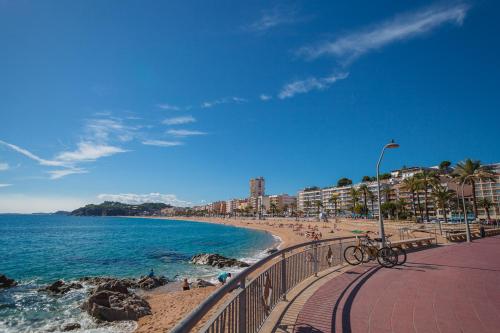 Apartments Sant Lluis CENTER, 2 min walk from the sea 4