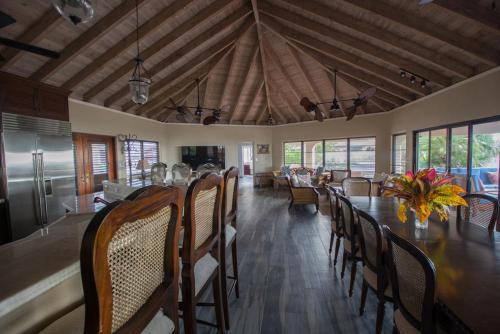 SANDCASTLE in เวอร์จิ้น กอร์ดา