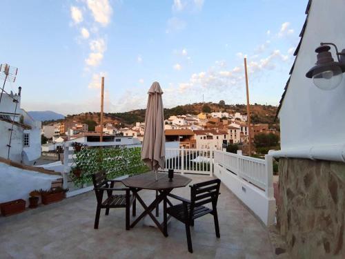 . One bedroom house with private pool garden and wifi at Riogordo