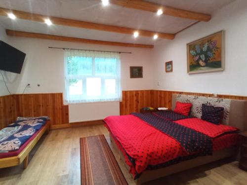 1 queen bed, 2 twin beds