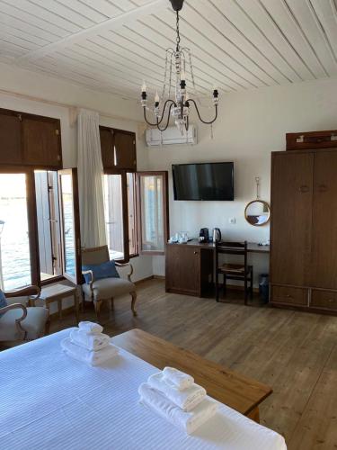 Captain Vasilis Hotel - image 10