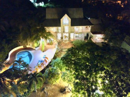Sleeps 19