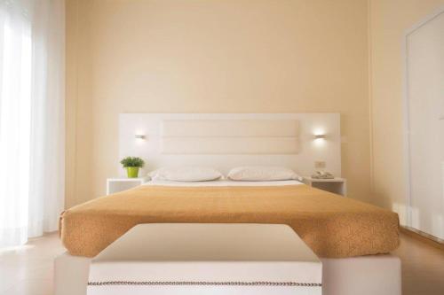 2 queen beds