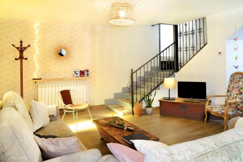 PERIQUiNA CASA RURAL CON ENCANTO in 穆內夫雷加
