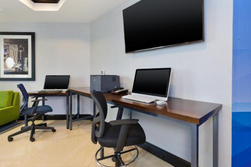 Holiday Inn Express Hotel & Suites Warminster-Horsham by IHG in Warminster, USA