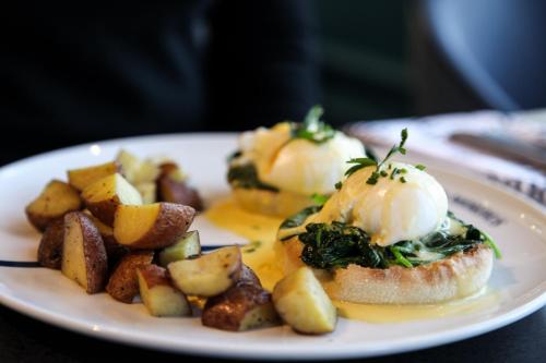 อาหารและเครื่องดื่ม, โรงแรมคลารองดง (Hotel Clarendon) in ควีเบก ซิตี้ (QC)