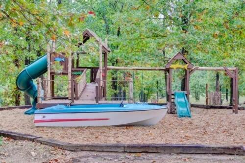 Fairway View Cabin Hot Tub Fireplace Great Views WIFI Grill