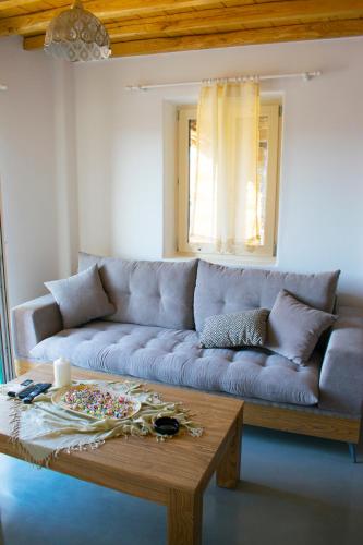 Traditional suites in Chora Kythnos #4