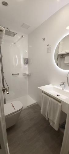 Double or Twin Room with Terrace Sea View