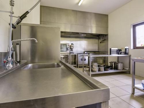 kuhinja, Grand Family Holiday Home in Houyet in Mesnil Saint Blaise