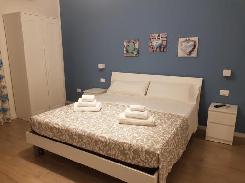 Double Room with Balcony image 10