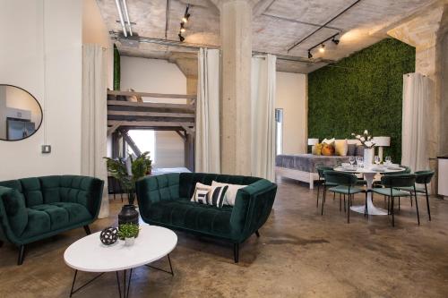 Hollywood Luxury Lofts - image 3