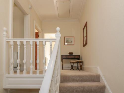 6 Ronald Place - image 12