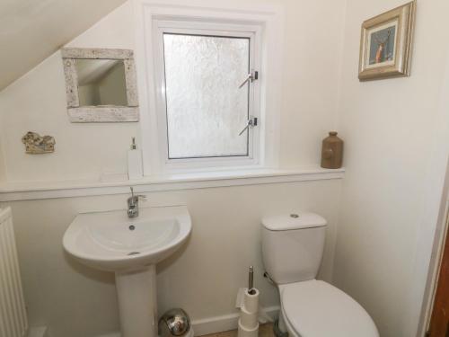 6 Ronald Place - image 2