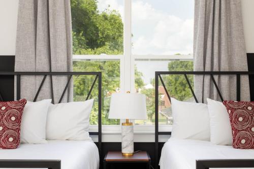 Two Homes in Music City with 16 Beds Near Downtown