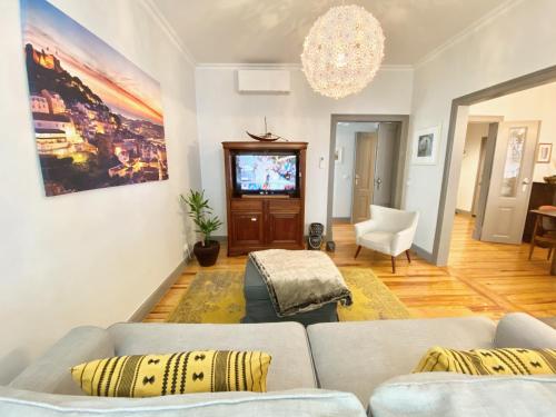 Luxury Vintage apartment by MyPlaceForYou, at the city centre next to Marquês de Pombal, Lisabon (fotografie 10)