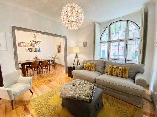 Luxury Vintage apartment by MyPlaceForYou, at the city centre next to Marquês de Pombal, Lisabon