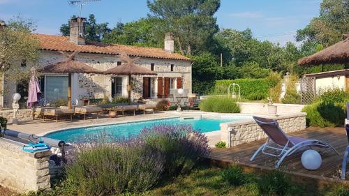 Maison d'une chambre avec piscine partagee et wifi a Bussac Foret - Location saisonnière - Bussac-Forêt