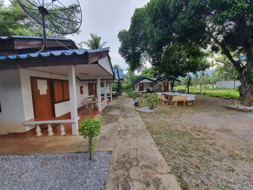 pineapple resort 5
