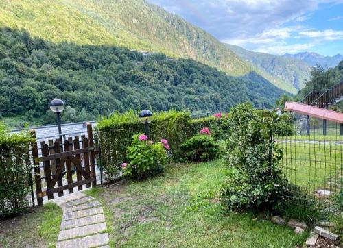 Appartamento con Giardino e Vista sulla Valmalenco in Torre di Santa Maria