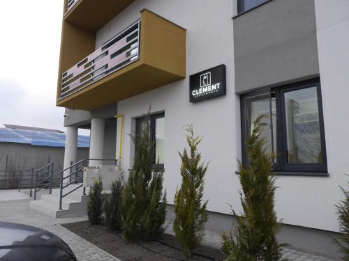 Clement Apartments - image 3