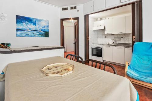 Camogli Bright Apartment with Parking - image 9