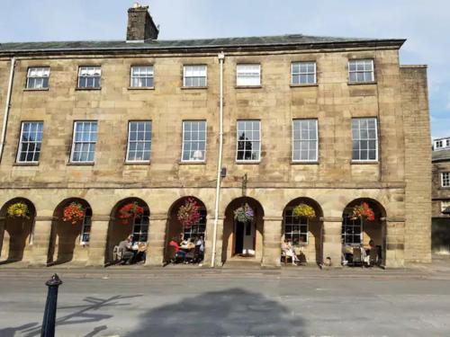 No 6 The Square Tearooms & Accommodation Room Type - Deluxe Double Room with Shower