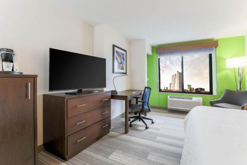 Holiday Inn Express Hotel & Suites Fort Worth Downtown