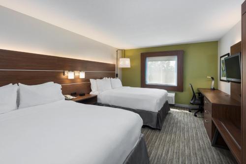 2 queen beds