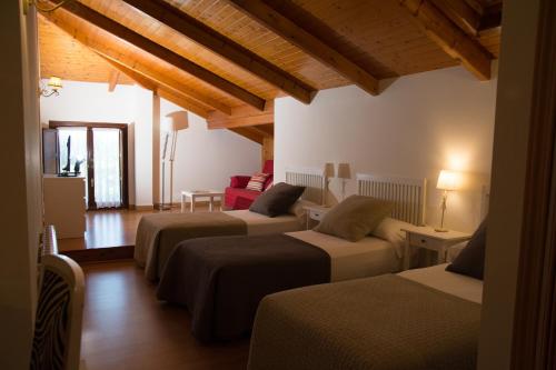 5 twin beds