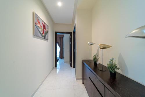 Hometown Apartments - Luxury and Spacious 3 bedroom apartment in Marina - image 3