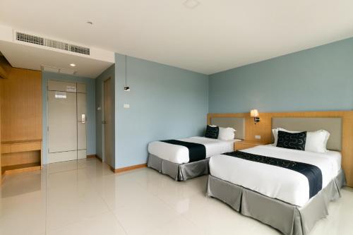 2 twin beds