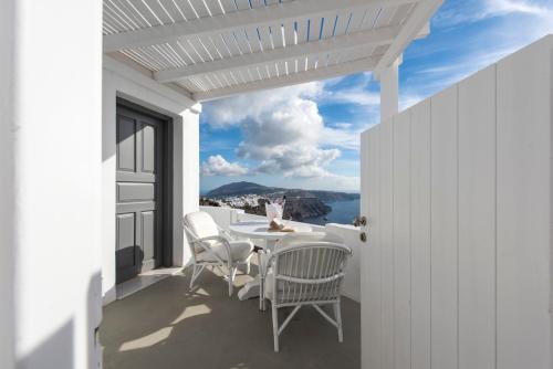 Junior Suite with Panoramic Sea & Caldera View