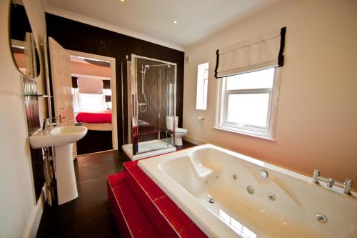 room detail thumbnail 2