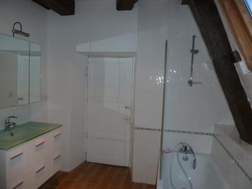 1 double bed, 2 twin beds