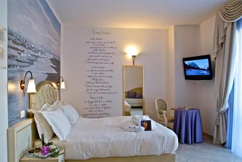 Sovrana Beach Hotel - Pet Friendly - Breakfast until 12 - Parking