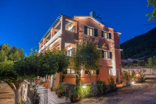 Pavlatos Apartments & Studios - image 2