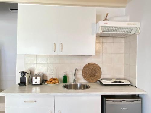 Rafaela Apartments - image 3