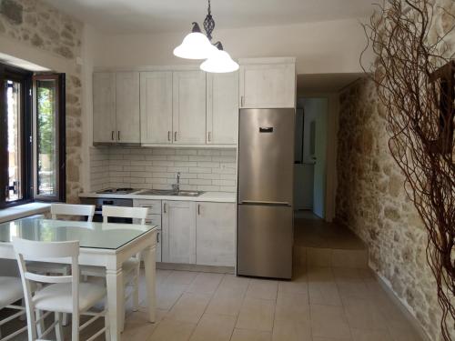 Kitchen, Archontiko Anastasia in Nikos Kazantzakis