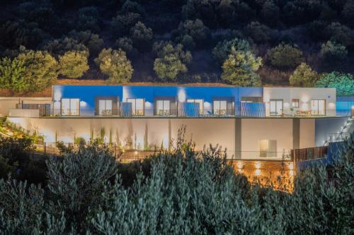 2 bedrooms, 3 beds