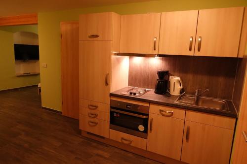 Kitchen, Hirt's Brau-& Gasthof in Remptendorf