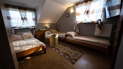 1 double bed, 2 twin beds