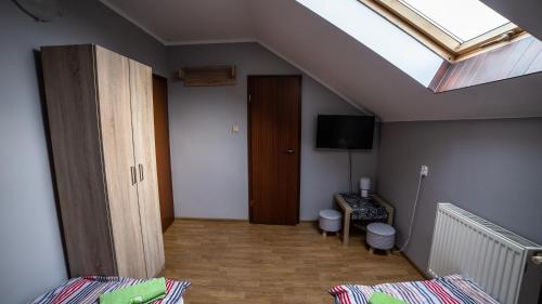 2 twin beds