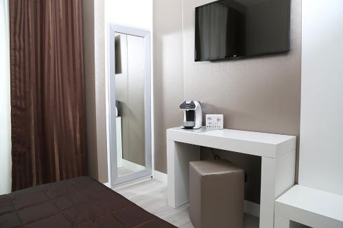 Piccolo di Piazza di Spagna Suites - image 3