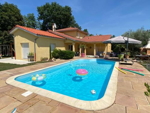 Chambres dans villa avec piscine - Chambre d'hôtes - Gleizé
