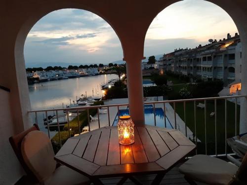  Appartement avec vue magnifique sur le lac de Sant Maurici, PASS in Empuriabrava